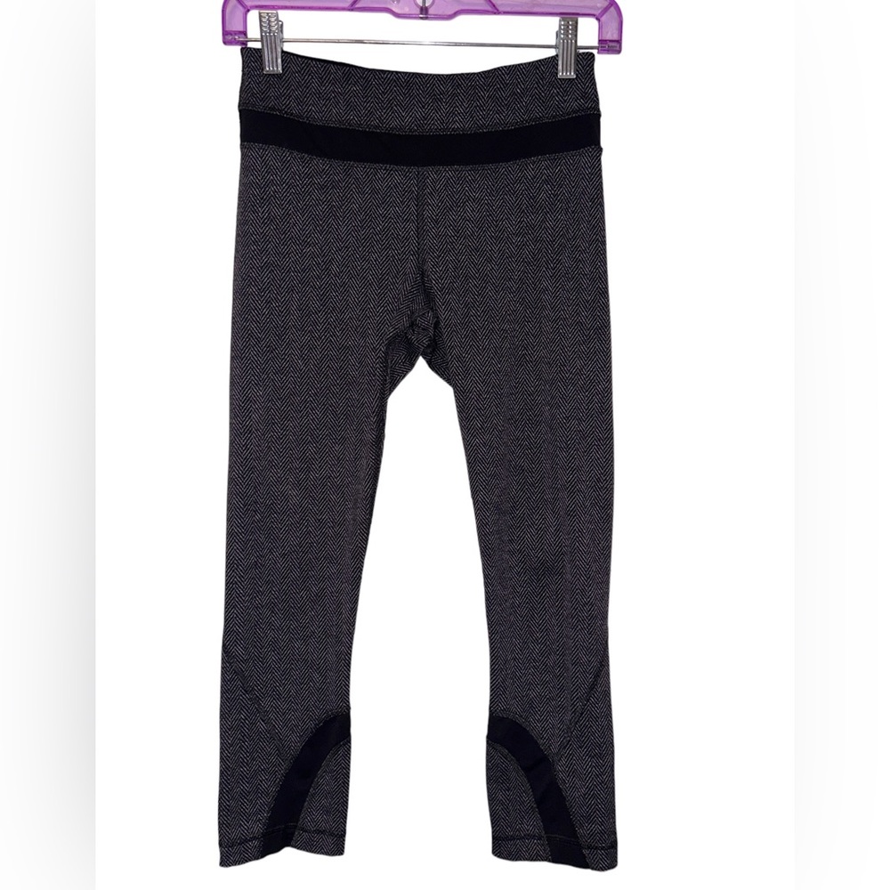 Lululemon Inspire Crop II - Herringbone pattern Sz 4.